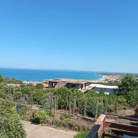 Villa Yucca - Garden Haven Retreat *