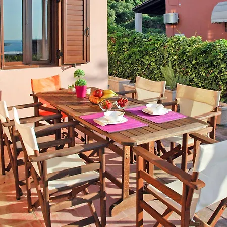 Villa Yucca - Garden Haven Retreat
