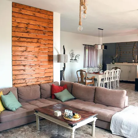 Villa Yucca - Garden Haven Retreat
